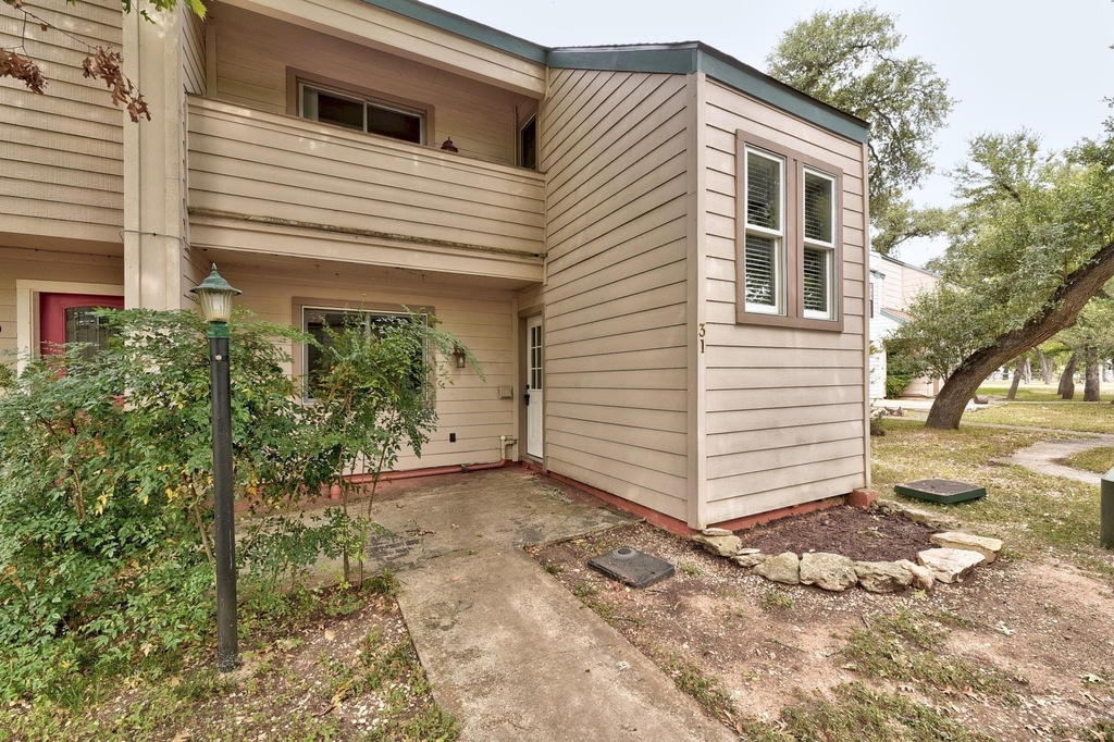 31 Marina Cir - Photo 1