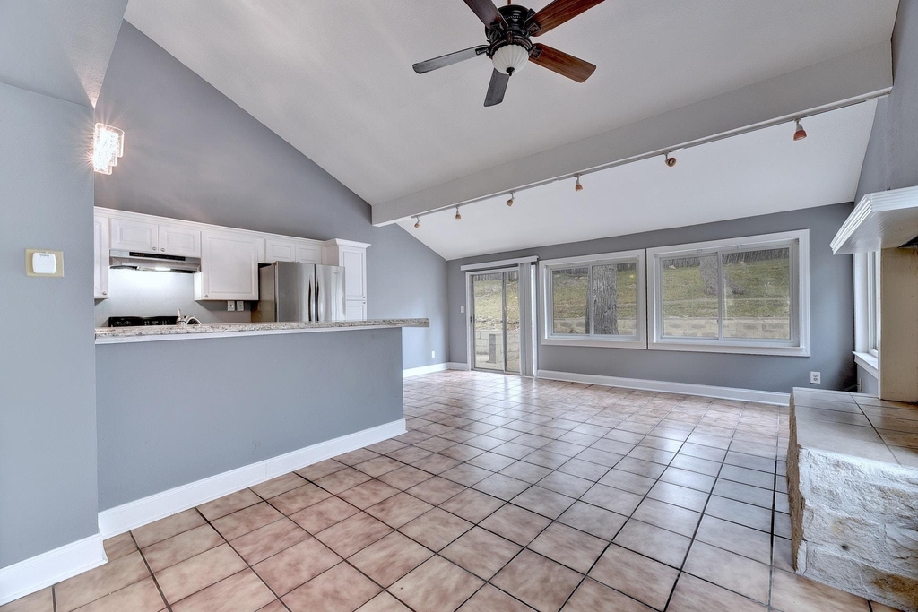 31 Marina Cir - Photo 4