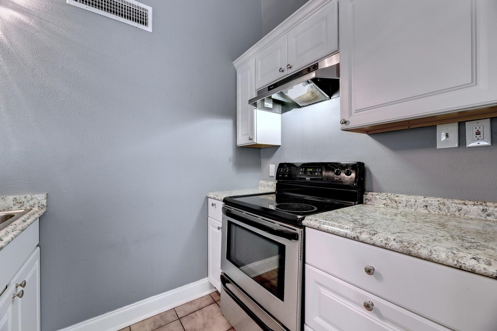 31 Marina Cir - Photo 12