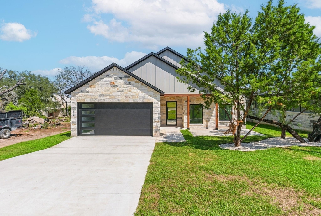 418 Bedford Dr - Photo 0