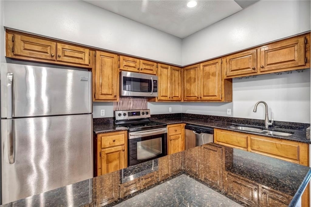 1307 Kinney Ave - Photo 6