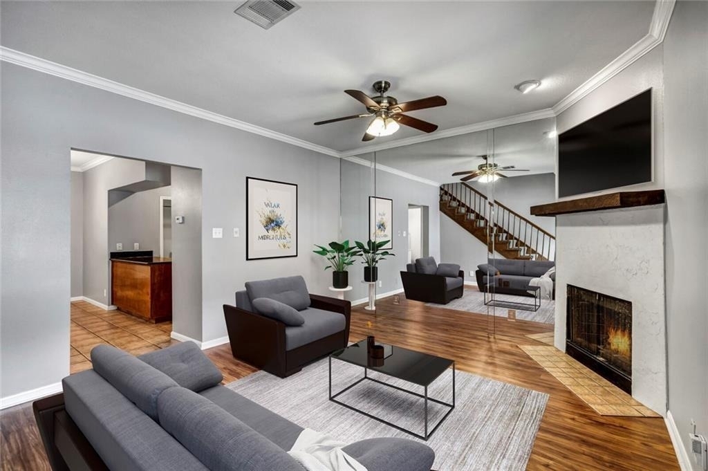 1307 Kinney Ave - Photo 2
