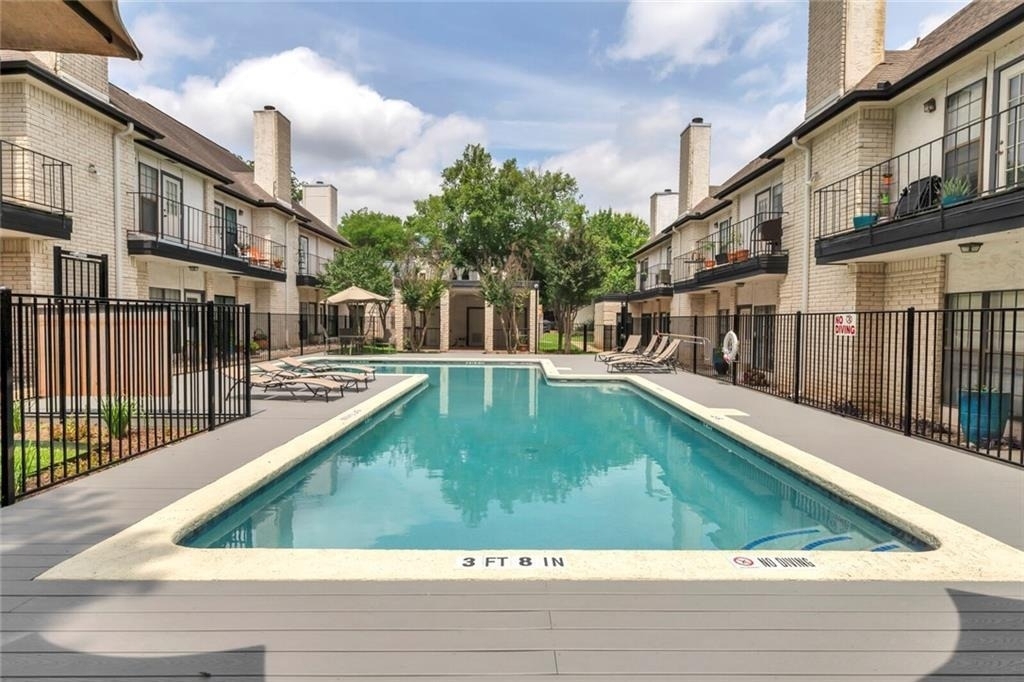 1307 Kinney Ave - Photo 3