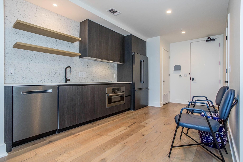 48 East Ave - Photo 2