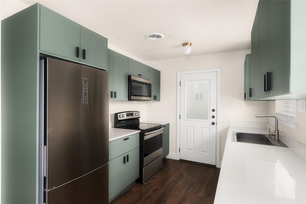 2408 Ventura Dr - Photo 3