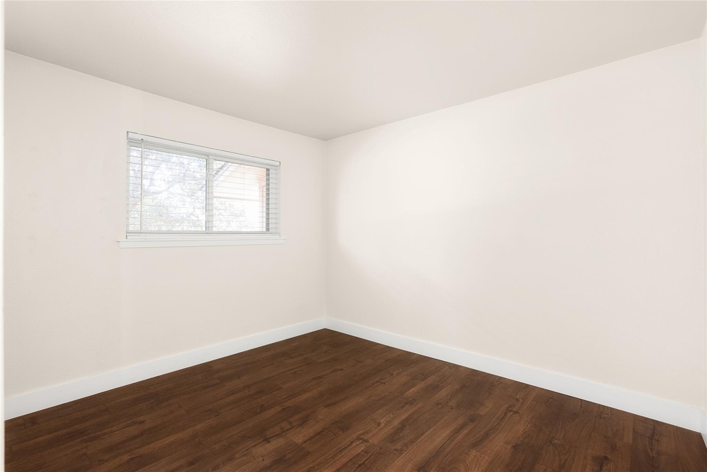 2408 Ventura Dr - Photo 16