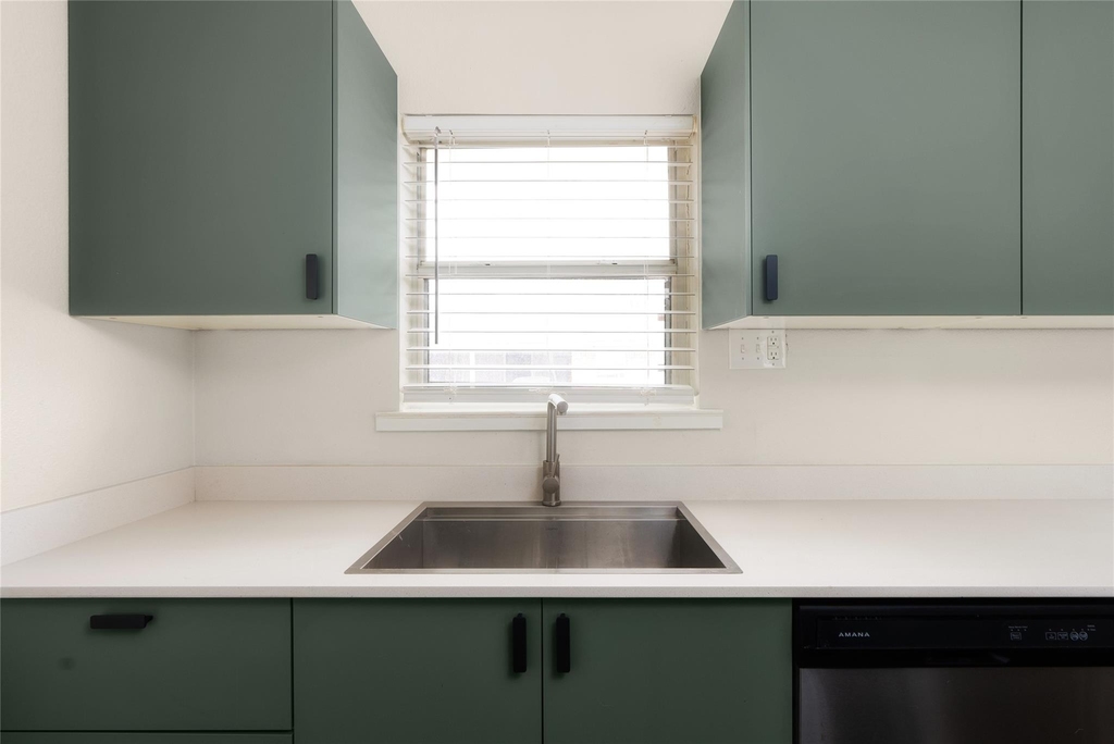 2408 Ventura Dr - Photo 6