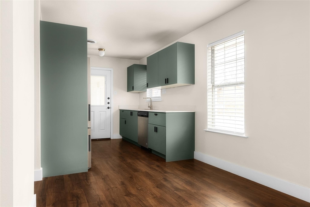 2408 Ventura Dr - Photo 8