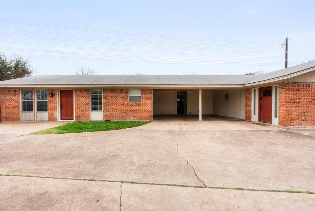 2408 Ventura Dr - Photo 2