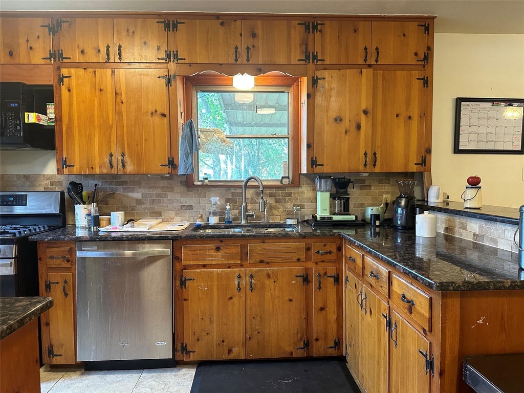 1806 Barbara St - Photo 12