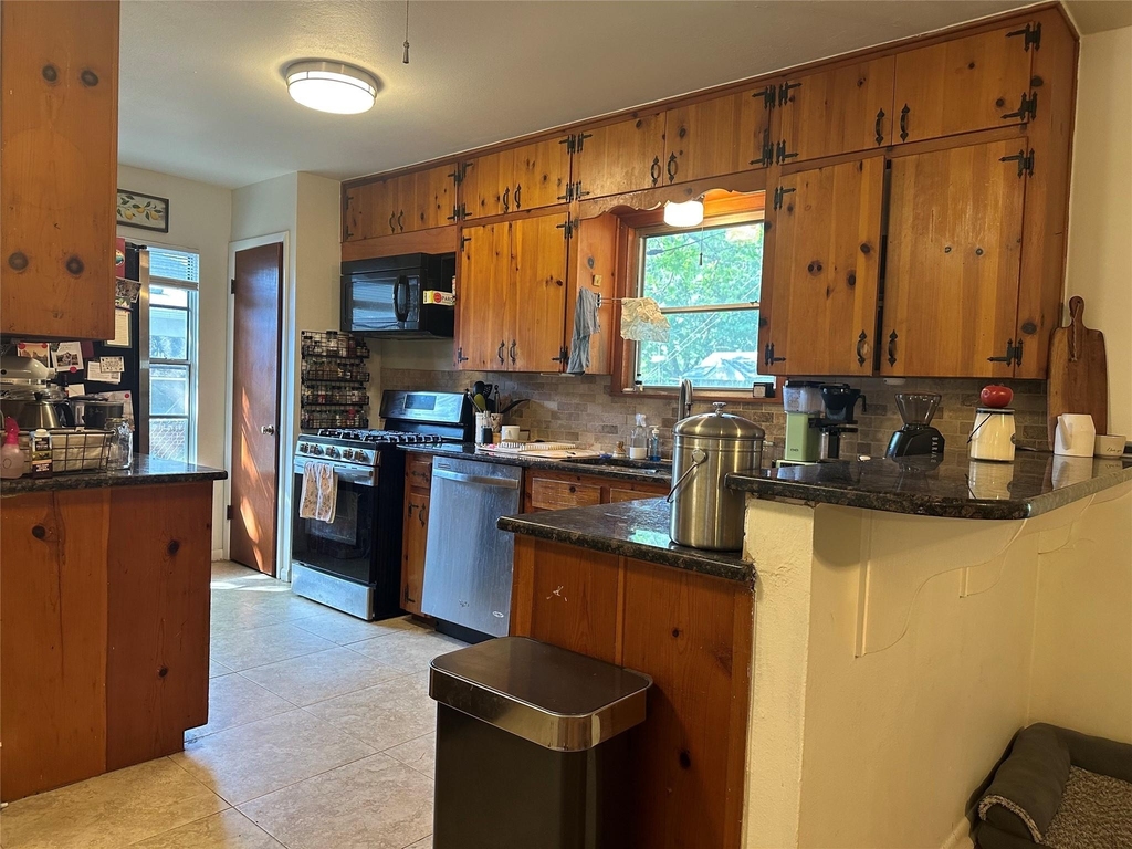 1806 Barbara St - Photo 10