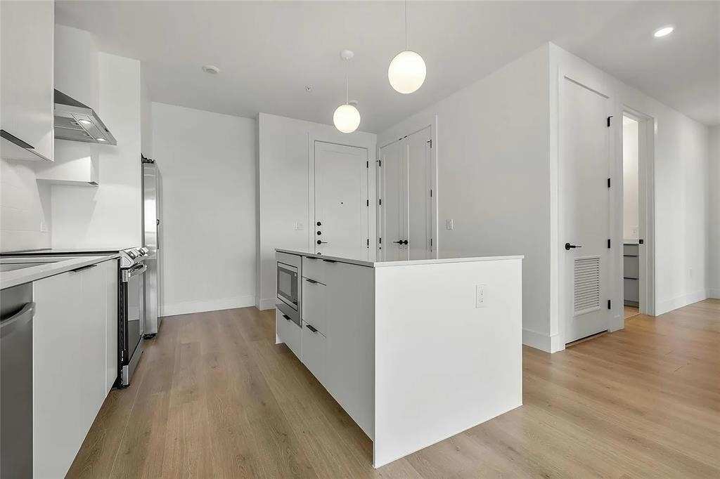 1701 Simond Ave - Photo 8