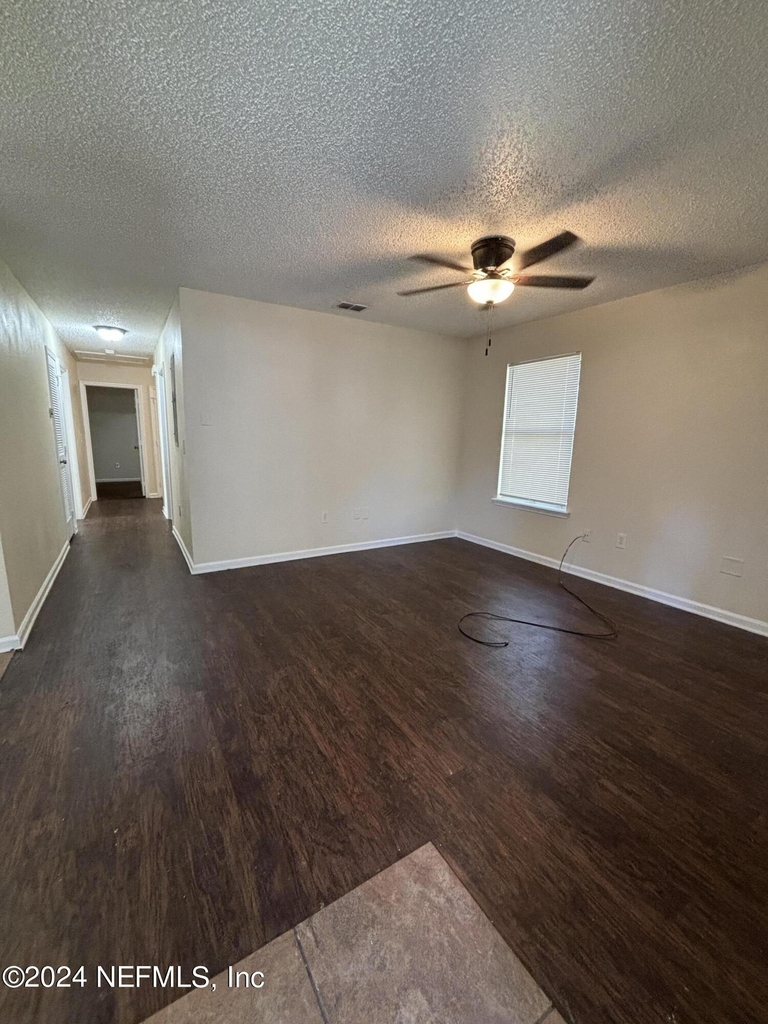 420 Sunshine Street - Photo 3