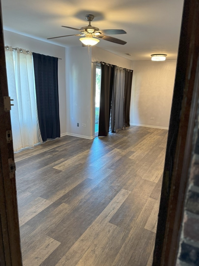 6027 103rd Street - Photo 2