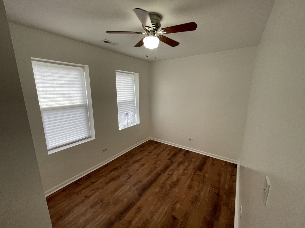 1320 W 57th Street - Photo 9