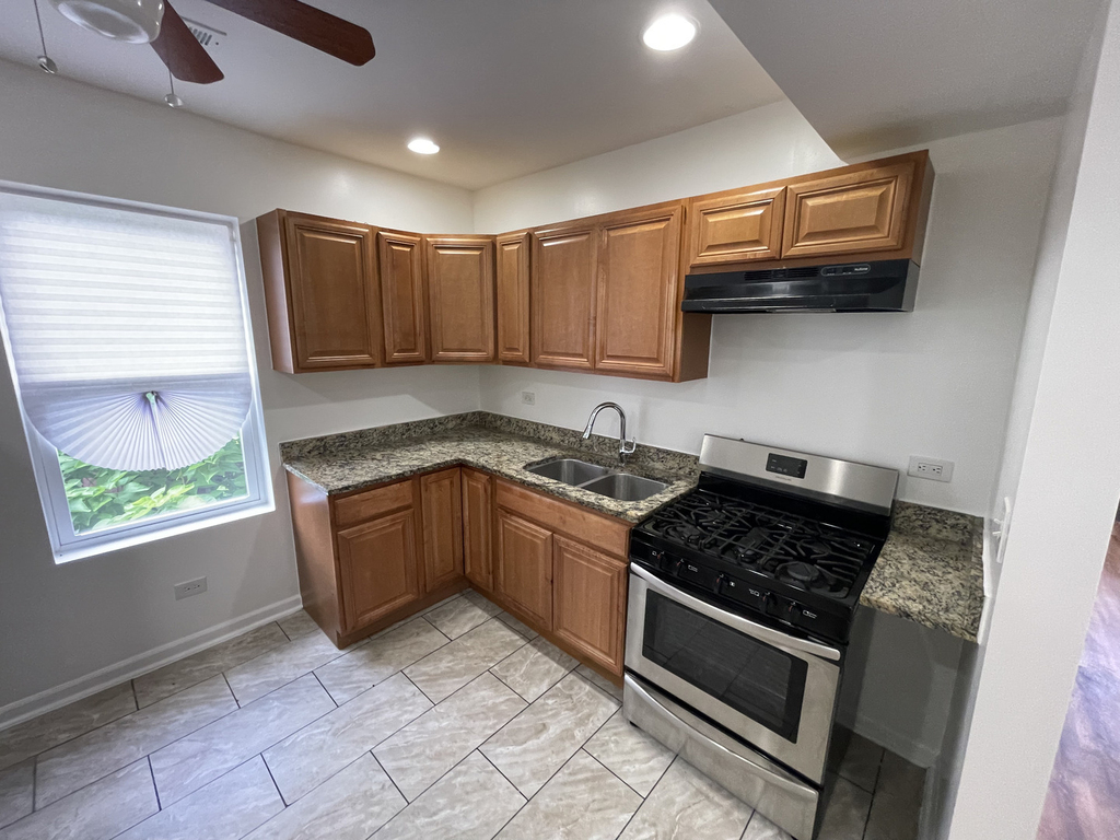 1320 W 57th Street - Photo 3