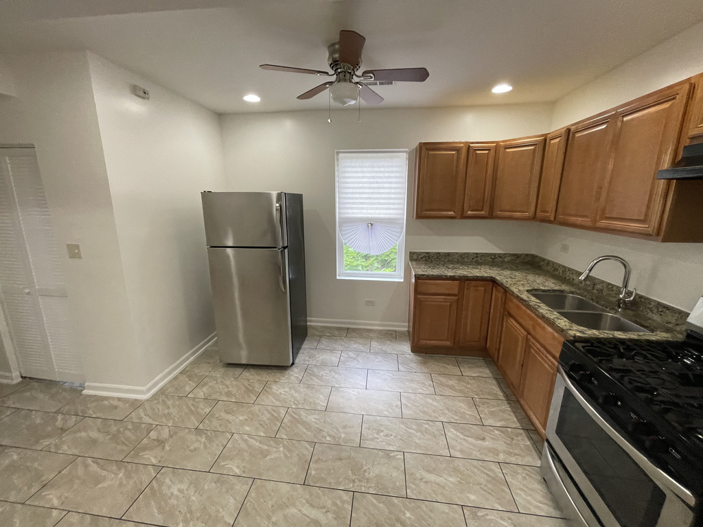 1320 W 57th Street - Photo 7