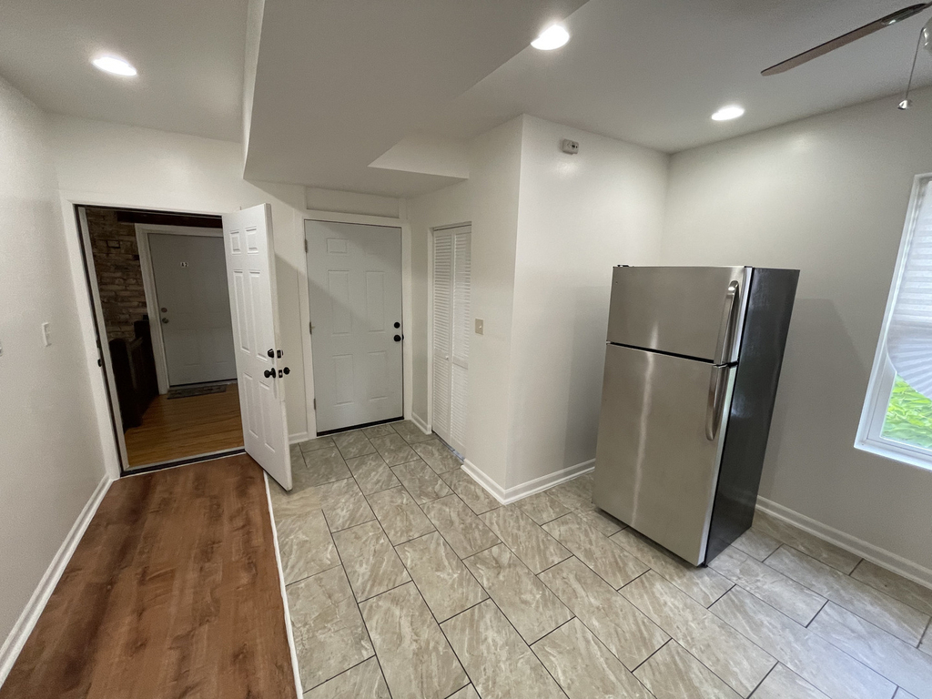 1320 W 57th Street - Photo 5
