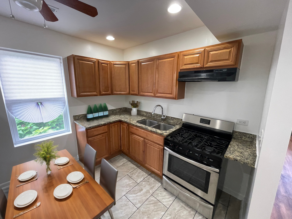 1320 W 57th Street - Photo 2