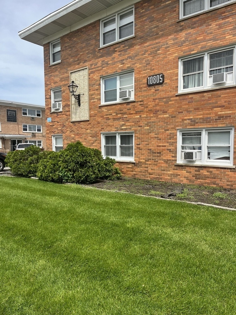 10805 S Lloyd Drive - Photo 1