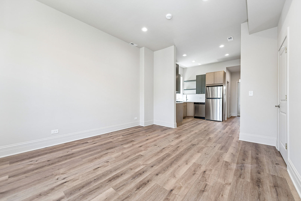1238 N Artesian Avenue - Photo 10