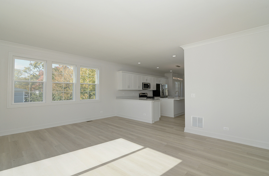 212 Walnut Street N - Photo 12