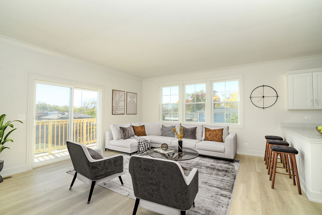 212 Walnut Street N - Photo 1