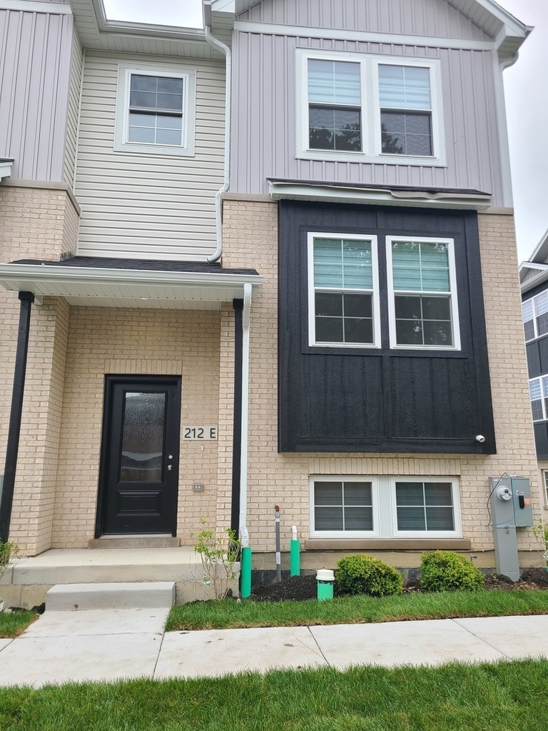212 Walnut Street N - Photo 0