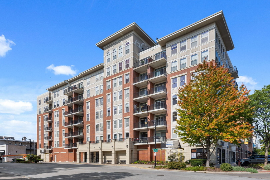 656 Pearson Street - Photo 0