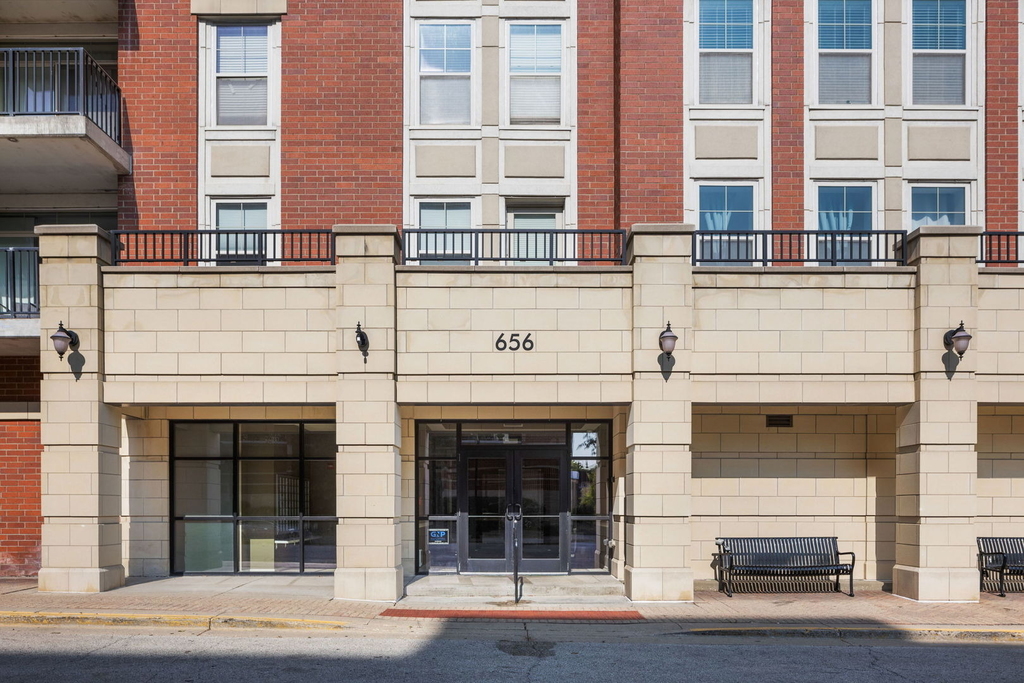 656 Pearson Street - Photo 1
