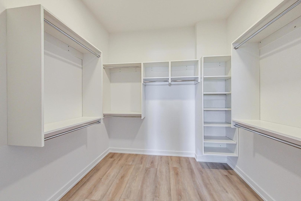 8025 Skokie Boulevard - Photo 11