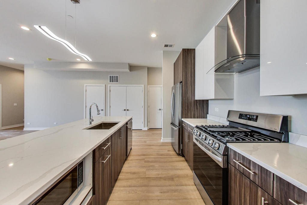 8025 Skokie Boulevard - Photo 5