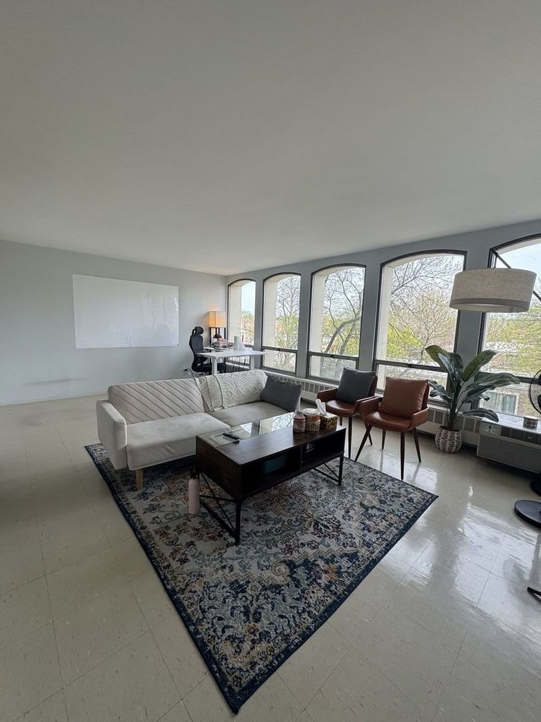 1401 E 55th Street - Photo 2