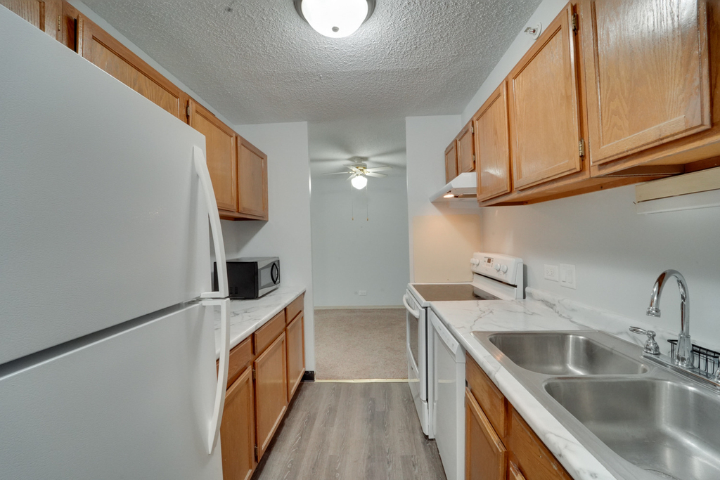 1800 Huntington Boulevard - Photo 2