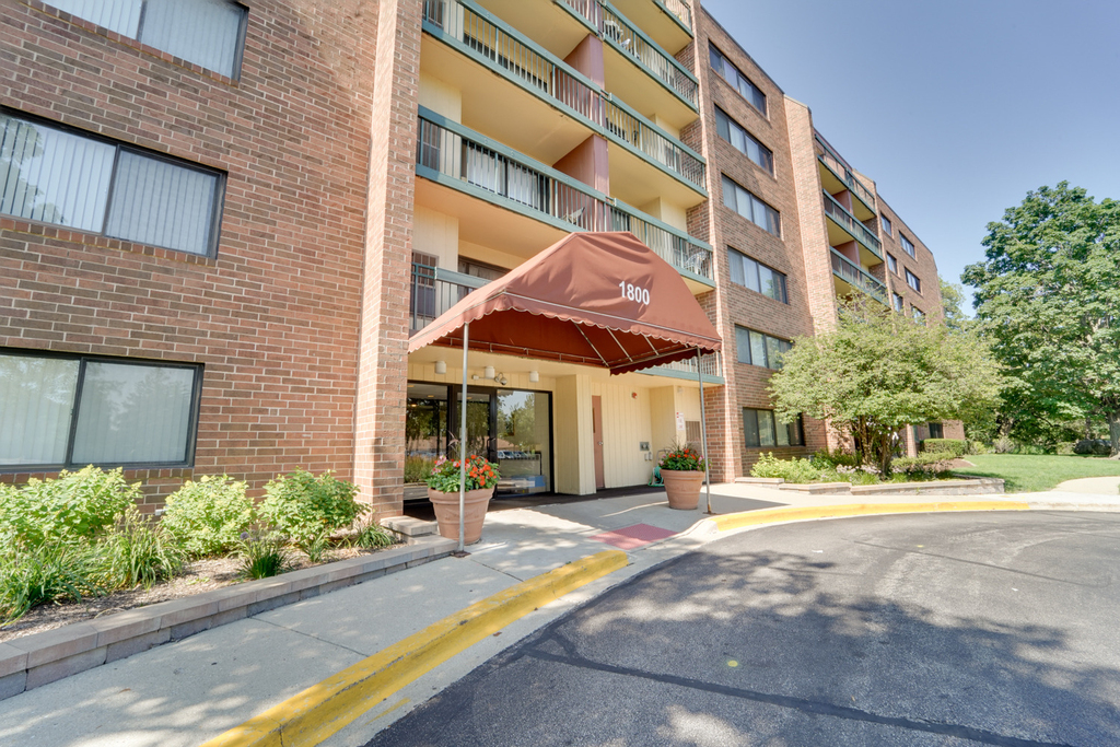 1800 Huntington Boulevard - Photo 1