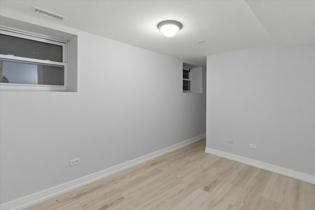 910 W Gunnison Street - Photo 7