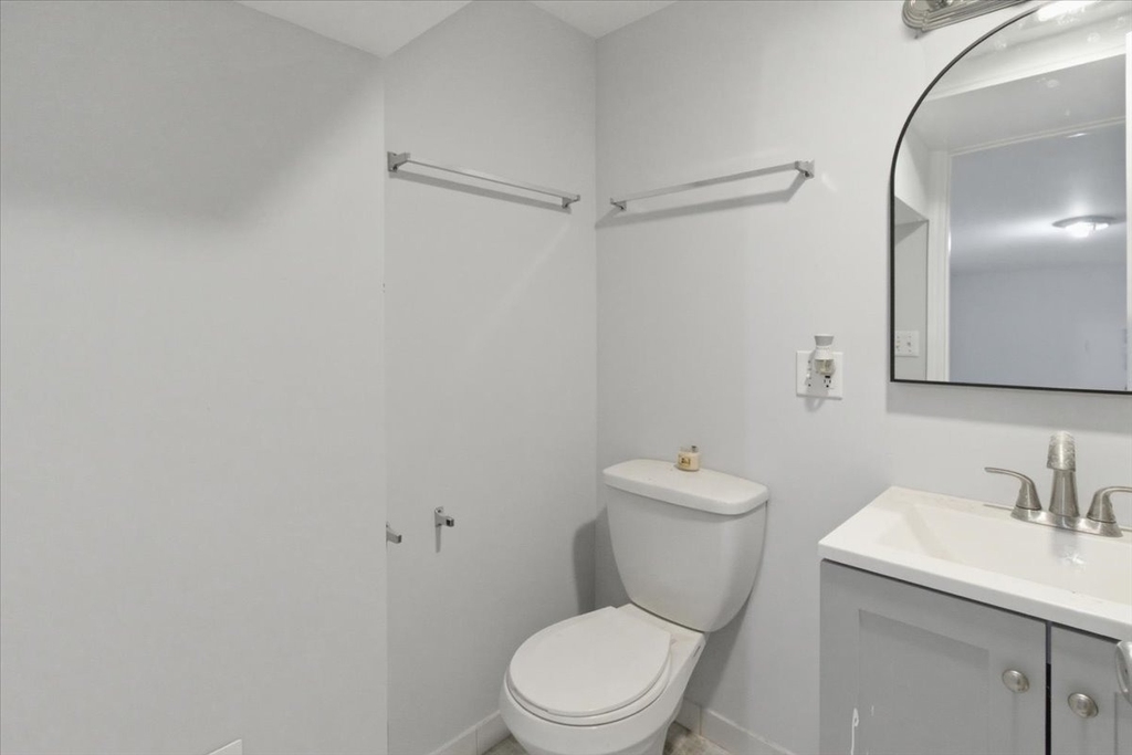 910 W Gunnison Street - Photo 8