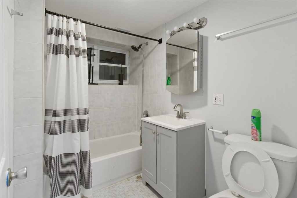 910 W Gunnison Street - Photo 6