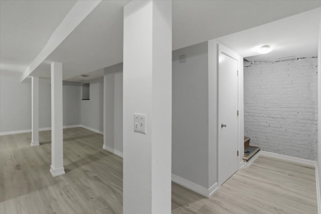 910 W Gunnison Street - Photo 3