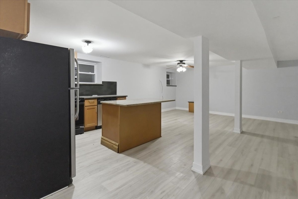 910 W Gunnison Street - Photo 1