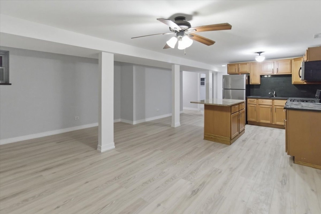 910 W Gunnison Street - Photo 2