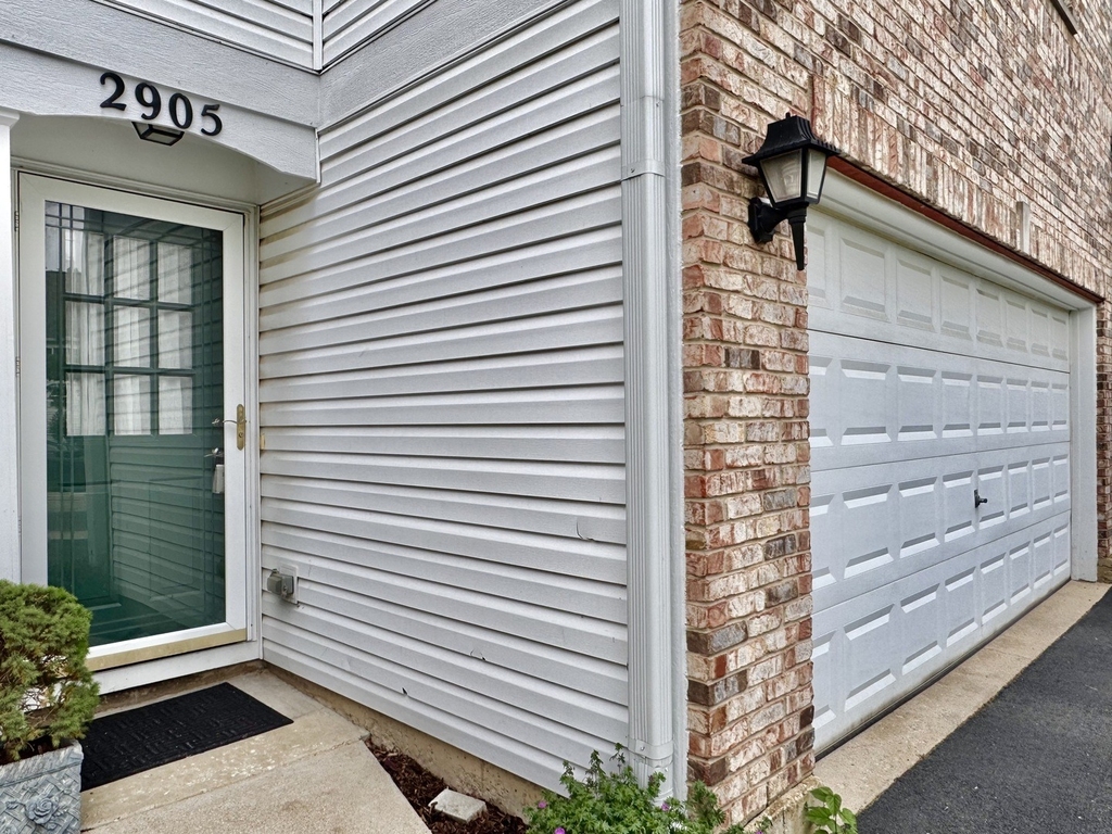 2905 Stonewater Drive - Photo 2