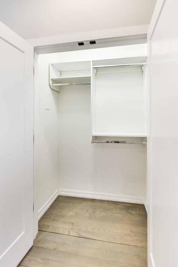 552 E 46th Place - Photo 8