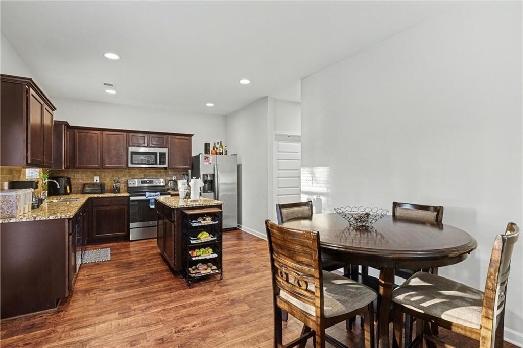 1241 England Terrace - Photo 5