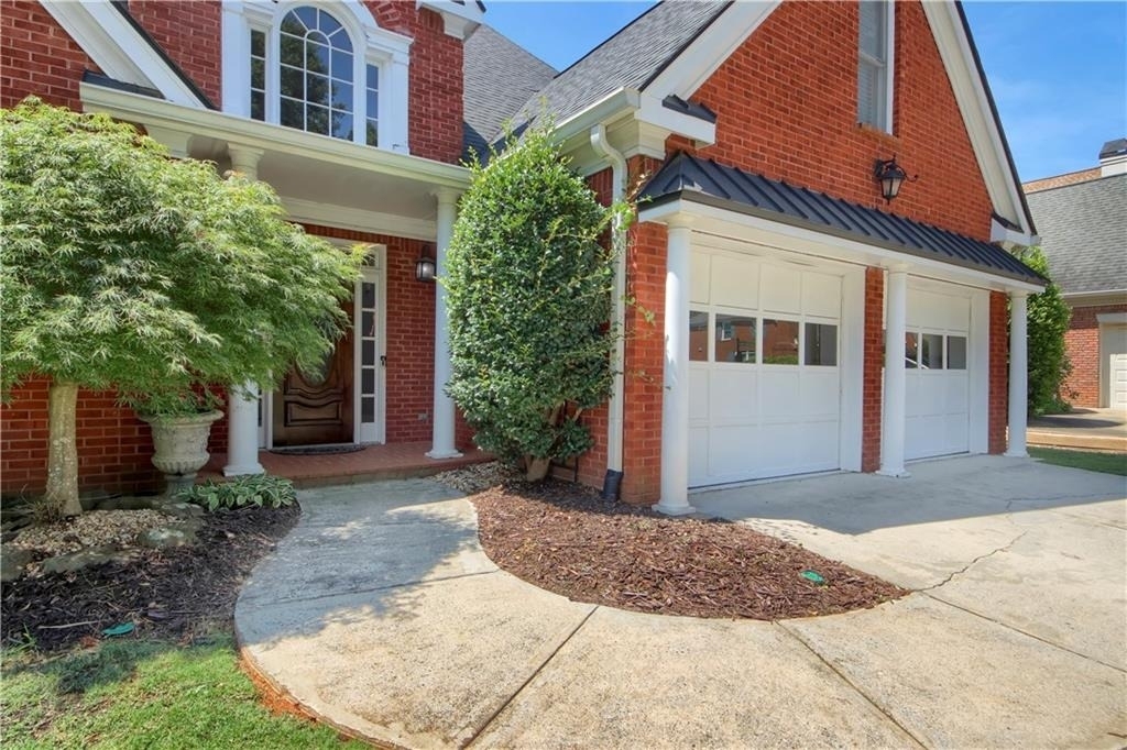 312 Declaire Way Ne - Photo 1