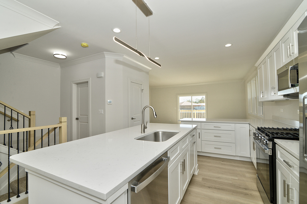 212 Walnut Street N - Photo 3