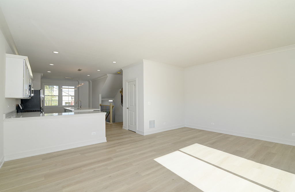 212 Walnut Street N - Photo 13