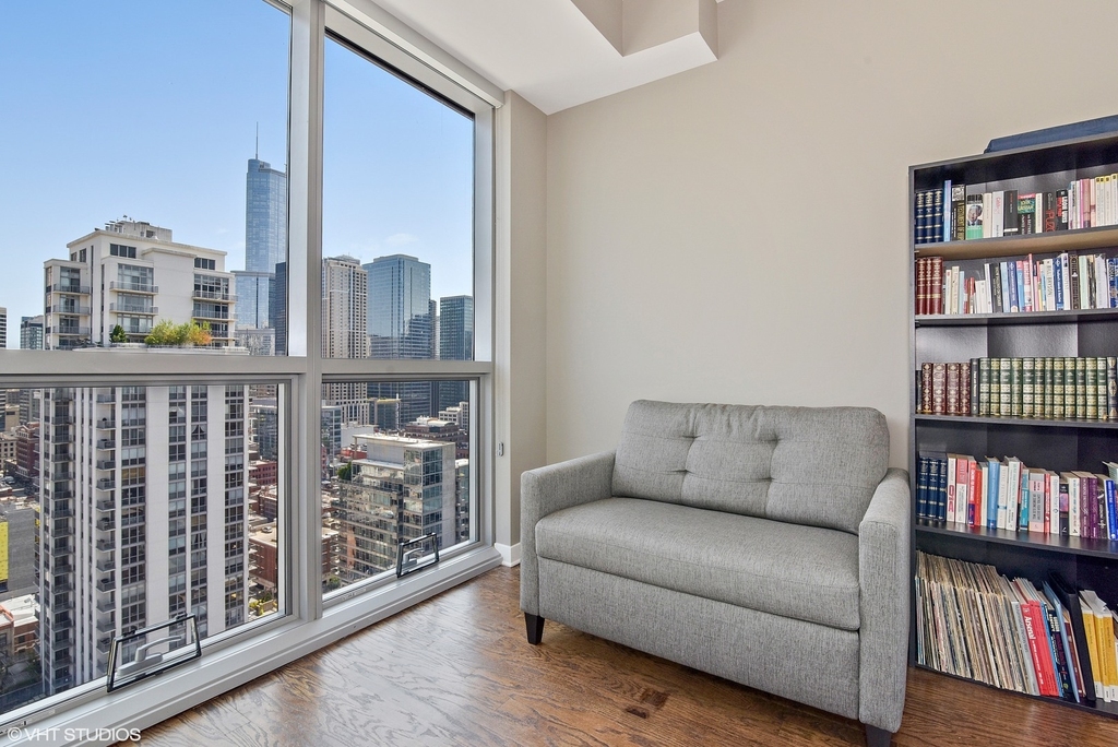 303 W Ohio Street - Photo 4