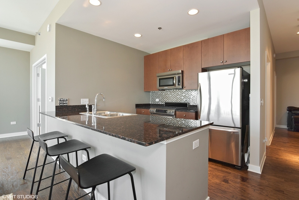 303 W Ohio Street - Photo 3