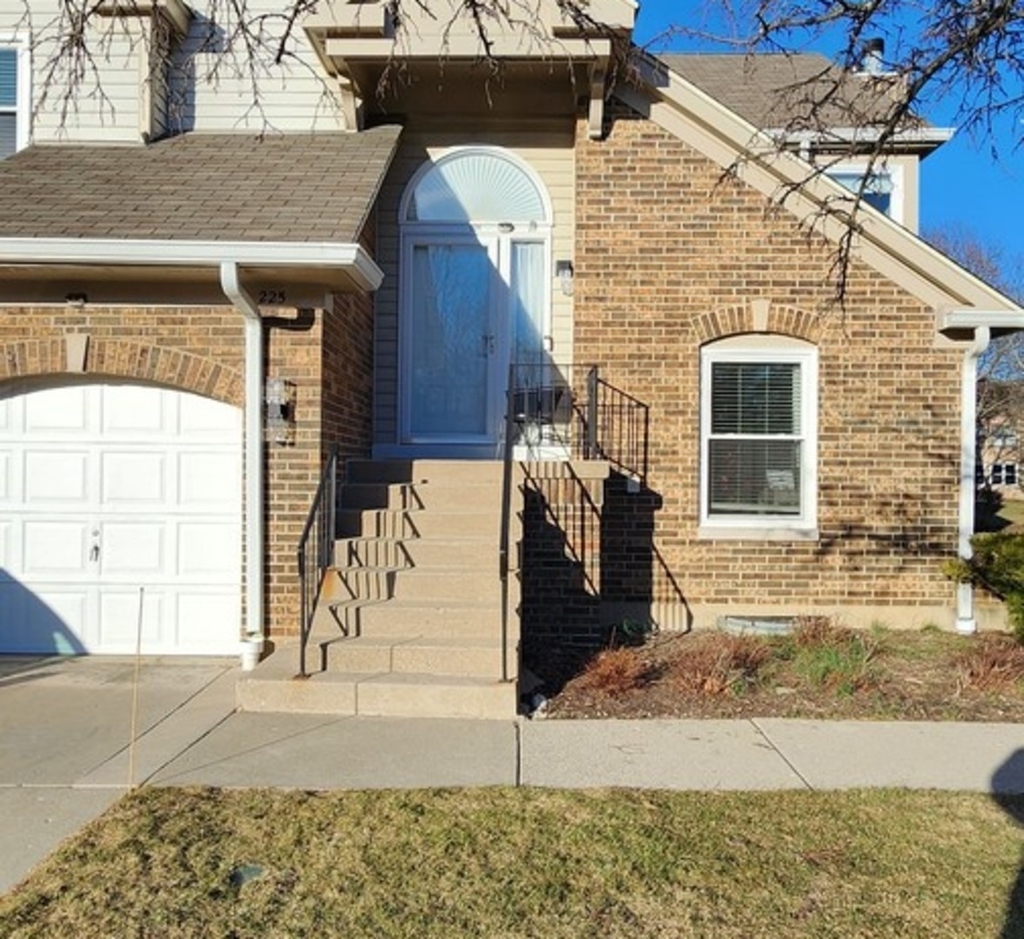 225 Willow Parkway - Photo 0